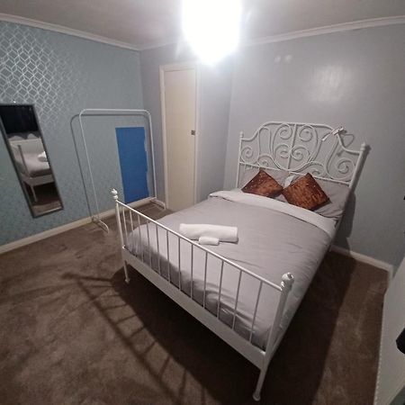 The Rushdon Apartment Grays ภายนอก รูปภาพ