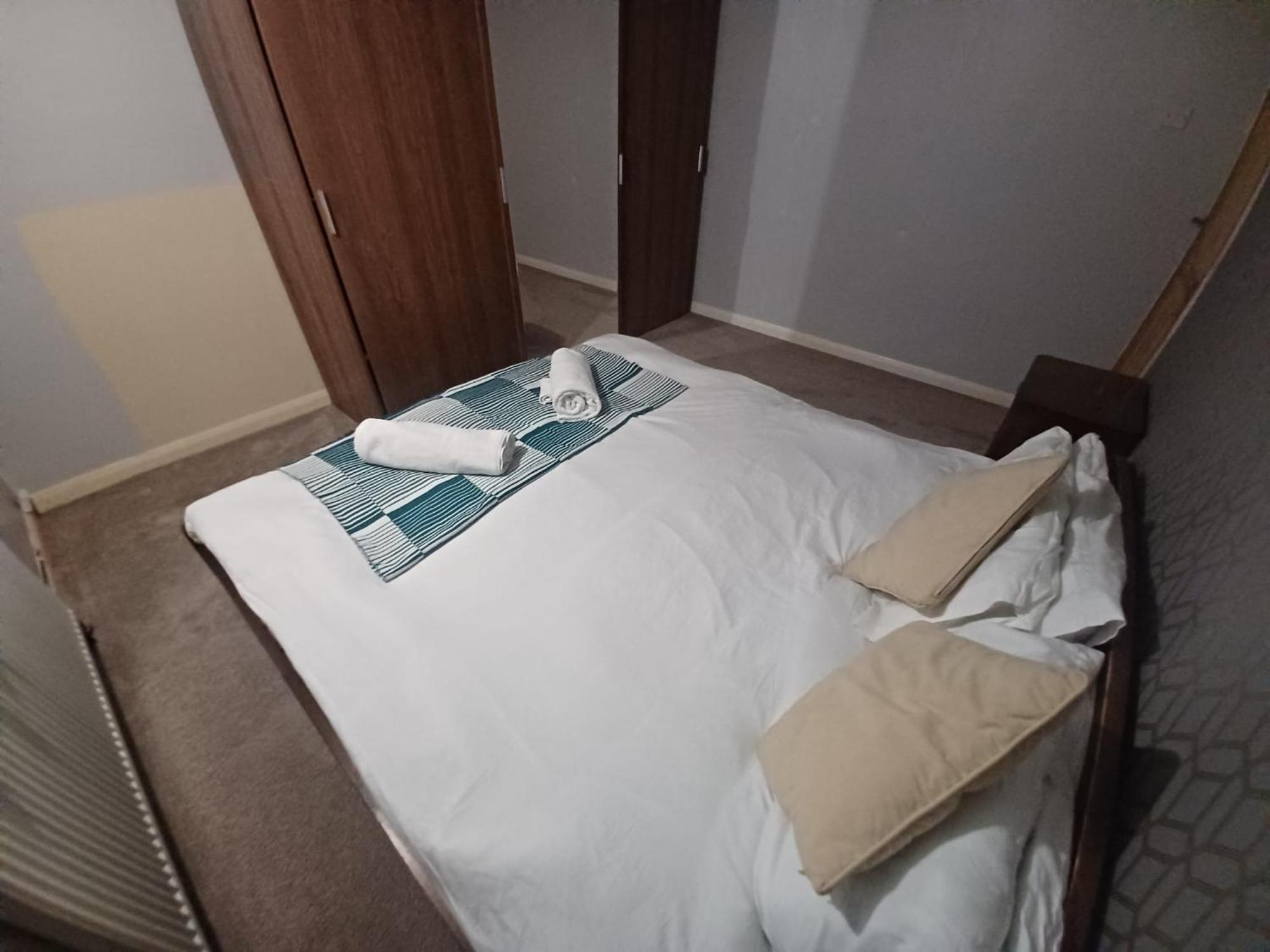 The Rushdon Apartment Grays ภายนอก รูปภาพ